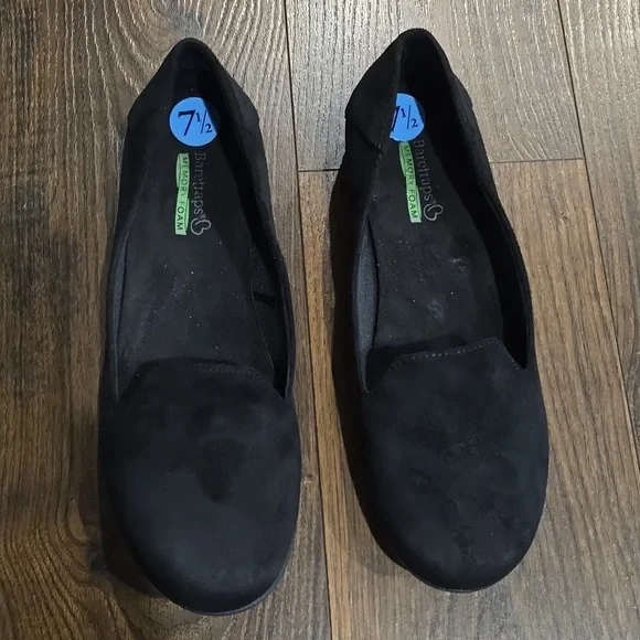 Gently used slip on Baretraps flats. - Picture 4 of 6
